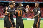 De Boer Coy on Malen or Weghorst Start