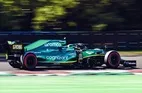 Jessica Hawkins Breaks New Ground at the Wheel of an F1 Car with Aston Martin