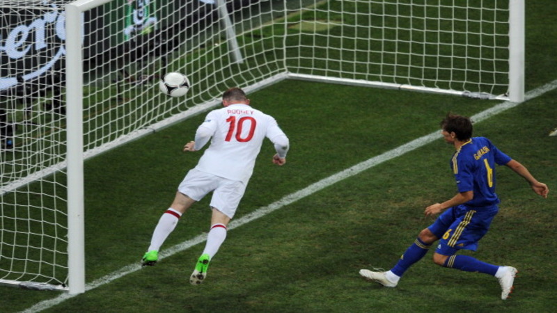 Hodgson Hails Rooney Return