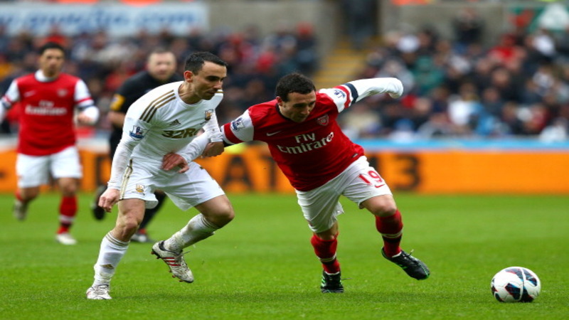 Arsenal crushes Reading to maintain fifth spot