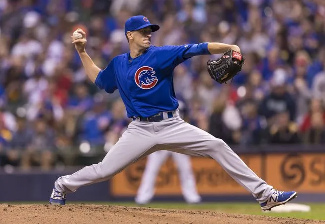 Kyle Hendricks, Chicago Cubs pitcher delivers a pitch in a game between Chicago Cubs and Milwaukee Brewers