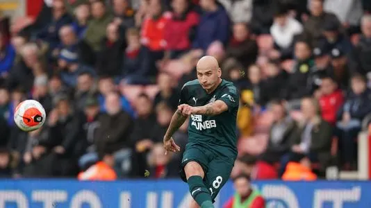 Newcastle United midfielder Jonjo Shelvey