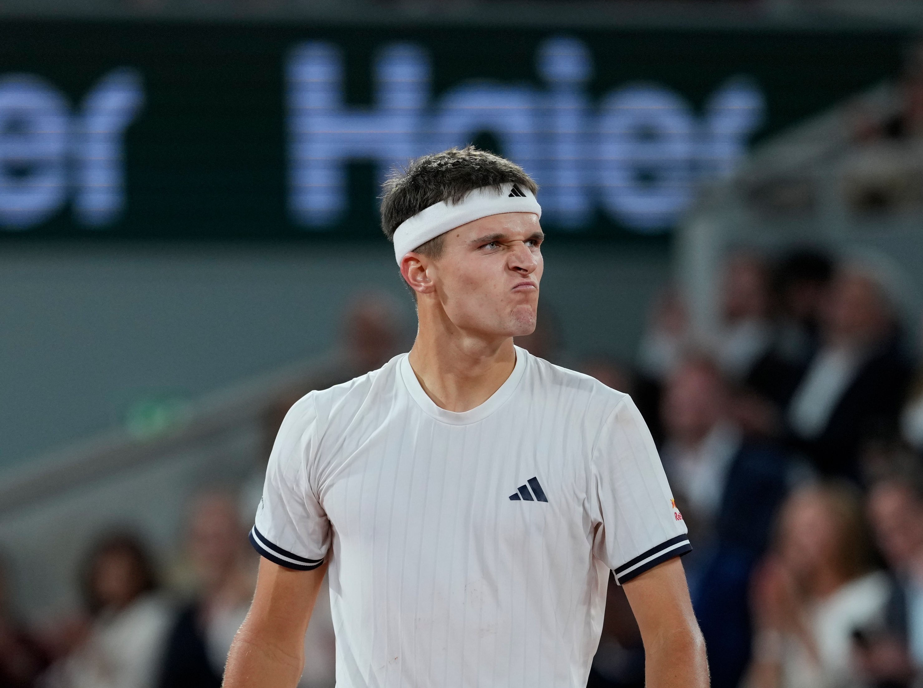 Roland Garros: Mensik Sinks Fonseca, Sets Up Zverev Semifinal Clash