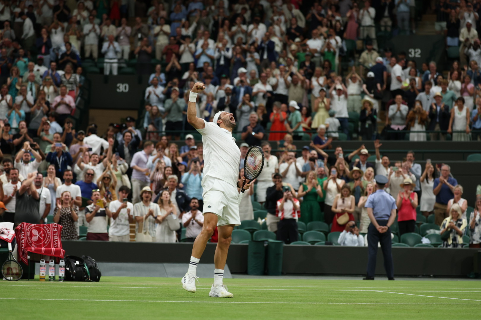 Dimitrov Roars to Victory over Mensik with Brilliance at Wimbledon